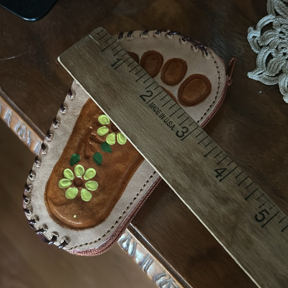 Vintage Leather Foot Coin Purse - Picture 4 of 5